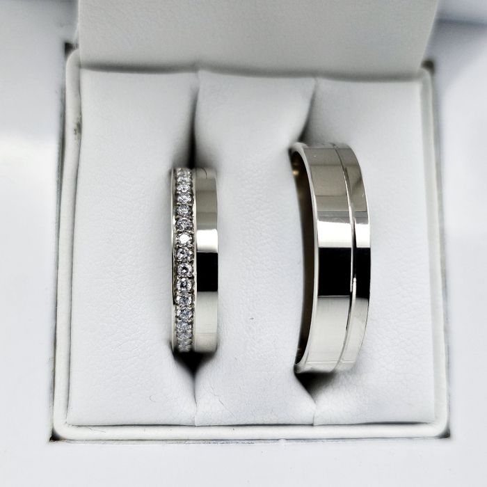 Obrączka złota z diamentami VS pasek diamentów, rząd diamentów 750