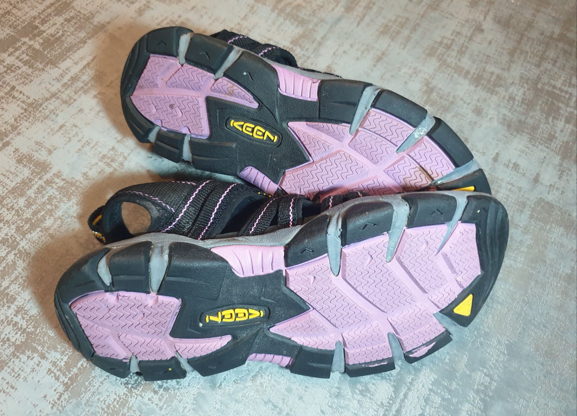 Босоніжки Keen 37.5