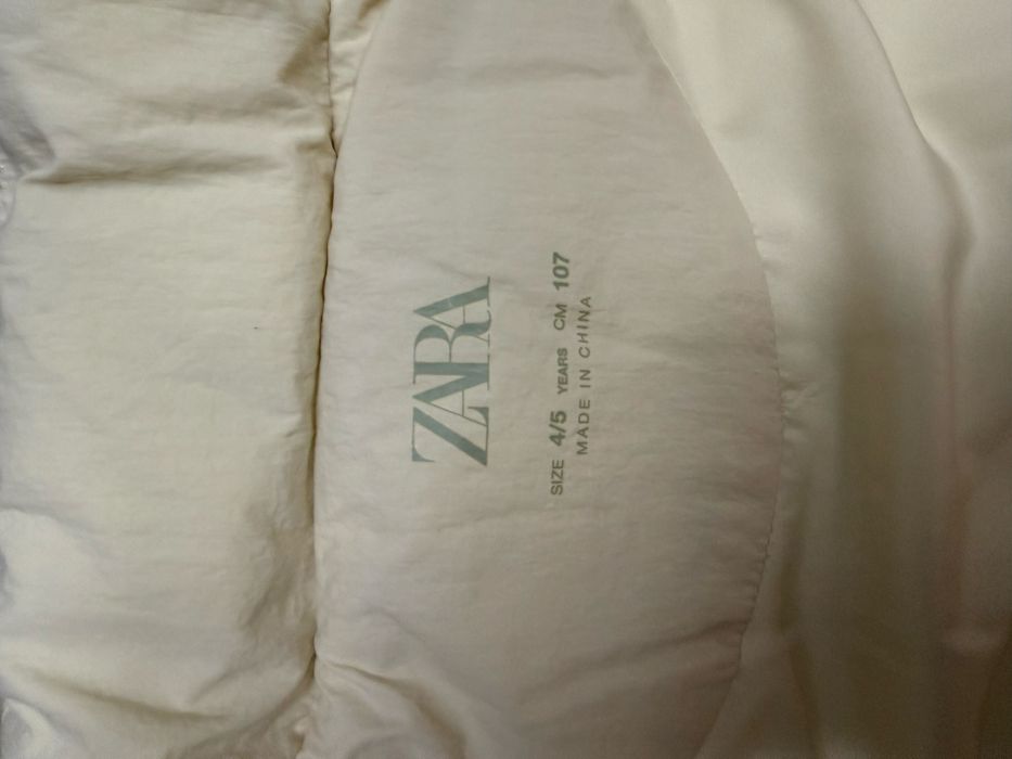 Жилетка на девочку  Zara водонепроникна 4-5 лет (107см)