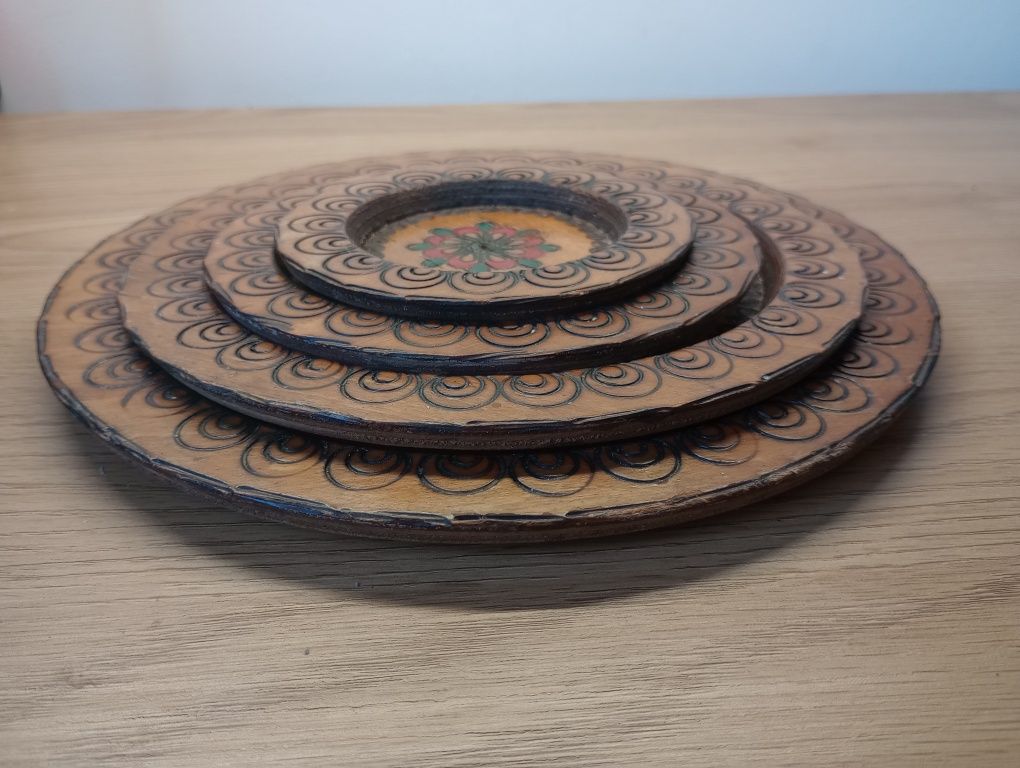 Stare drewniane talerze ozdobne, rękodzieło PRL Cepelia