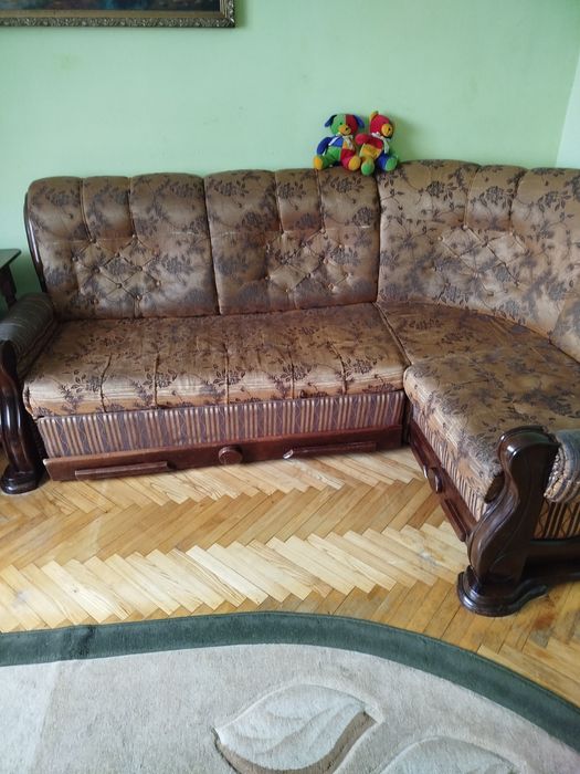 Дивану доброму стані