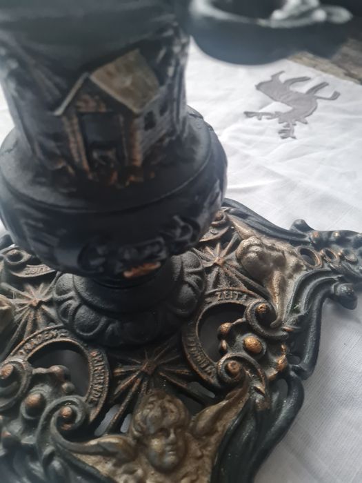 Stojak pod choinkę - żeliwny