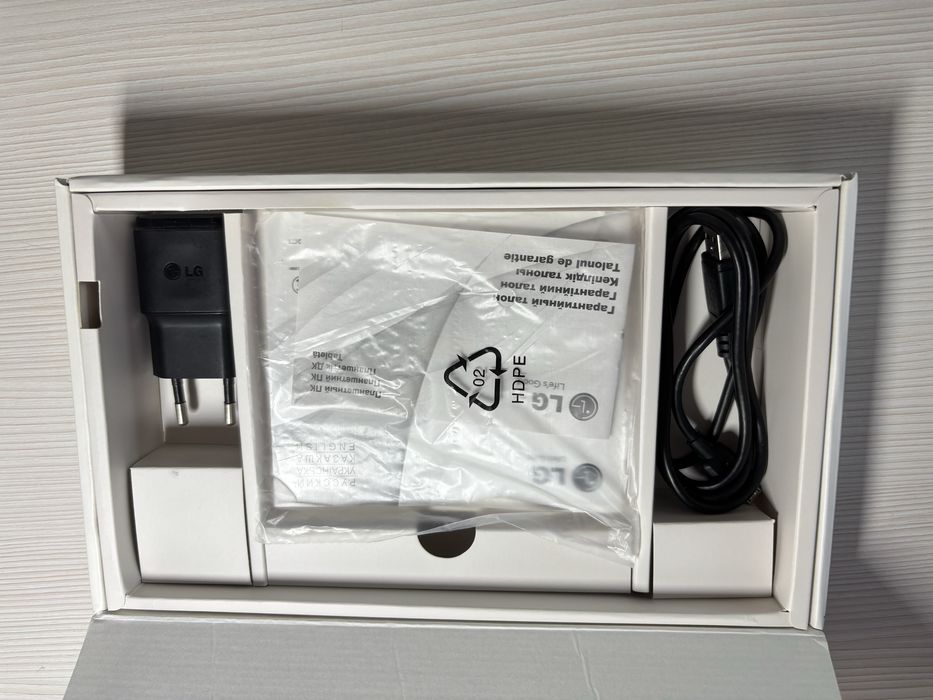 Планшет LG G Pad 8.3 16 GB