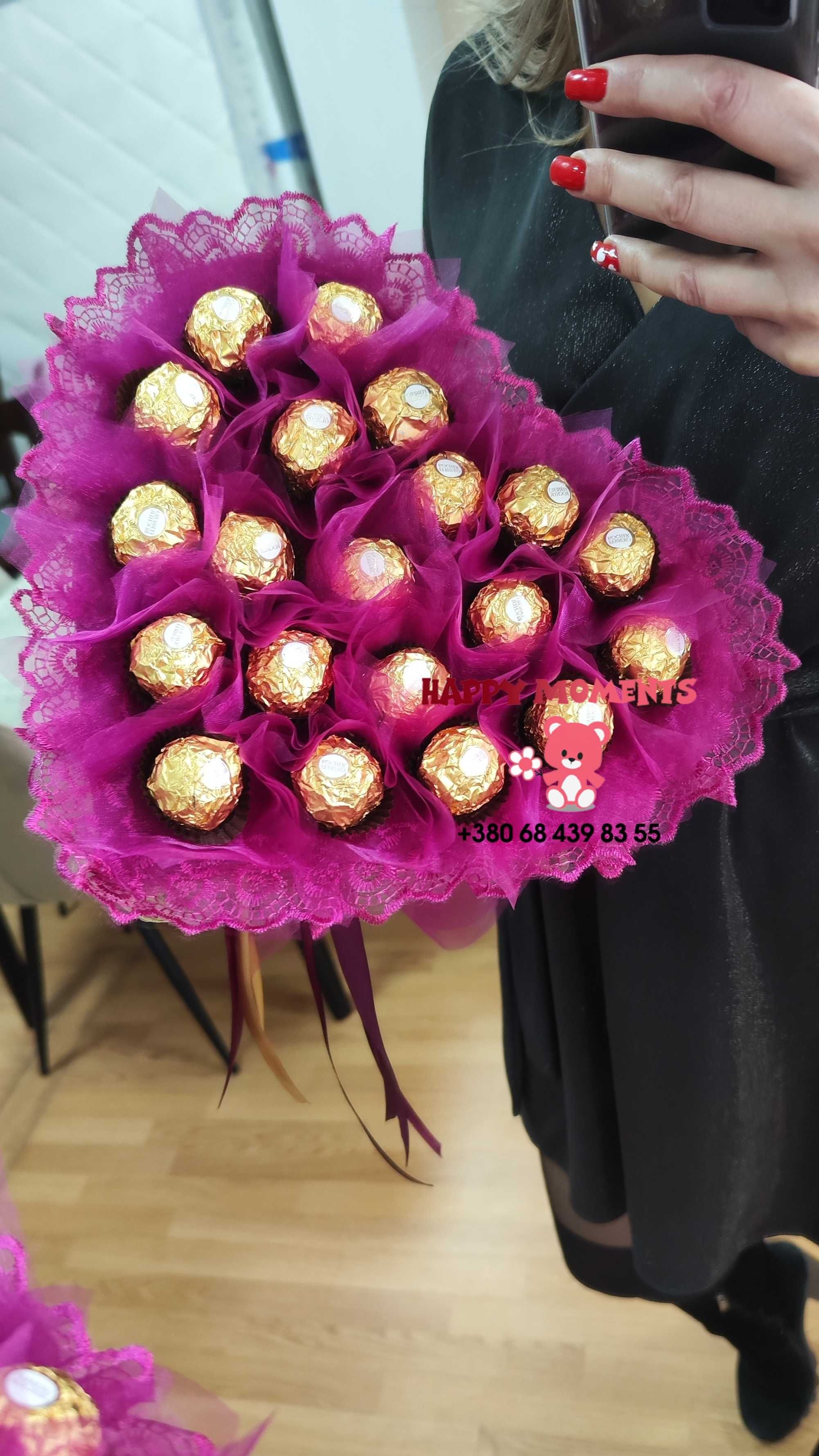 Букет із цукерками Ferrero Rocher у формі серця на день закоханих