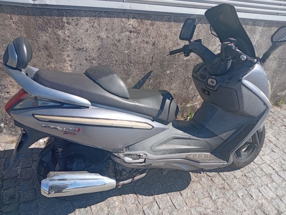 SYM 125cc ano 2011, vendo ou troco por carro de meu interesse.