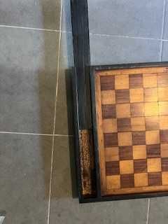 Tabuleiro de Xadrés em madeira nobre.