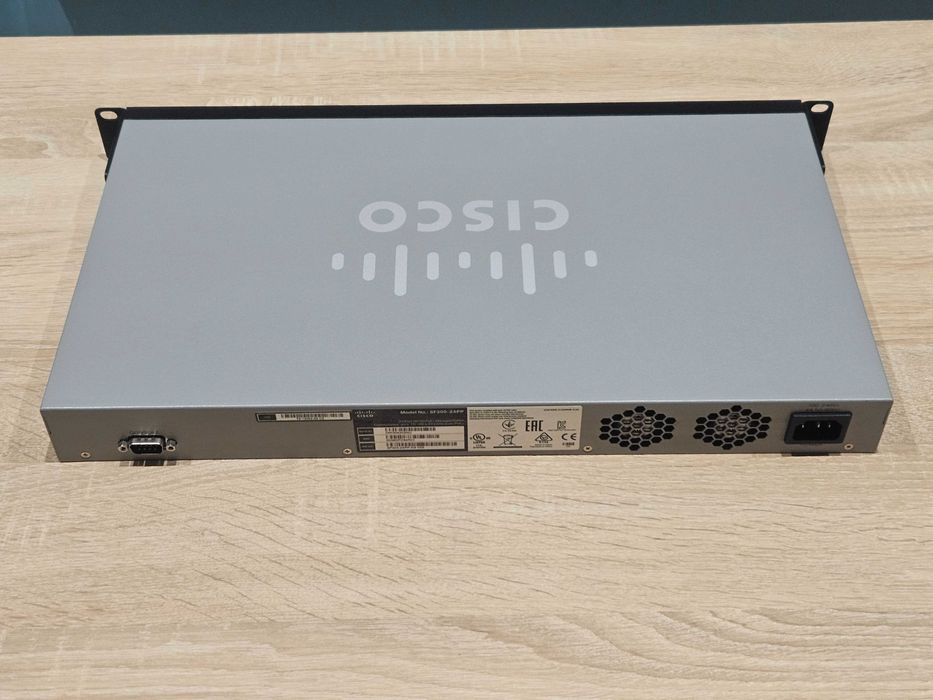 Switch PoE+ Cisco SF300-24PP