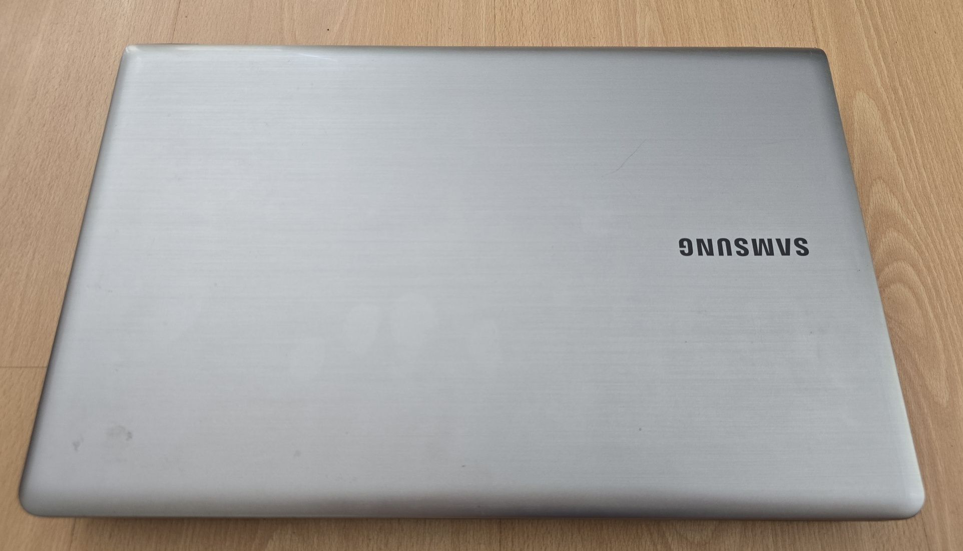 SAMSUNG NP355E5C Komputer/Laptop 15.6 AMD E2-1800 4GbRAM 500GbHDD Win8