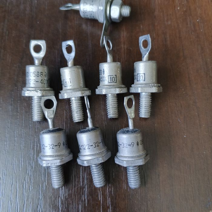 Диод Д122 (40 А 1000 В)