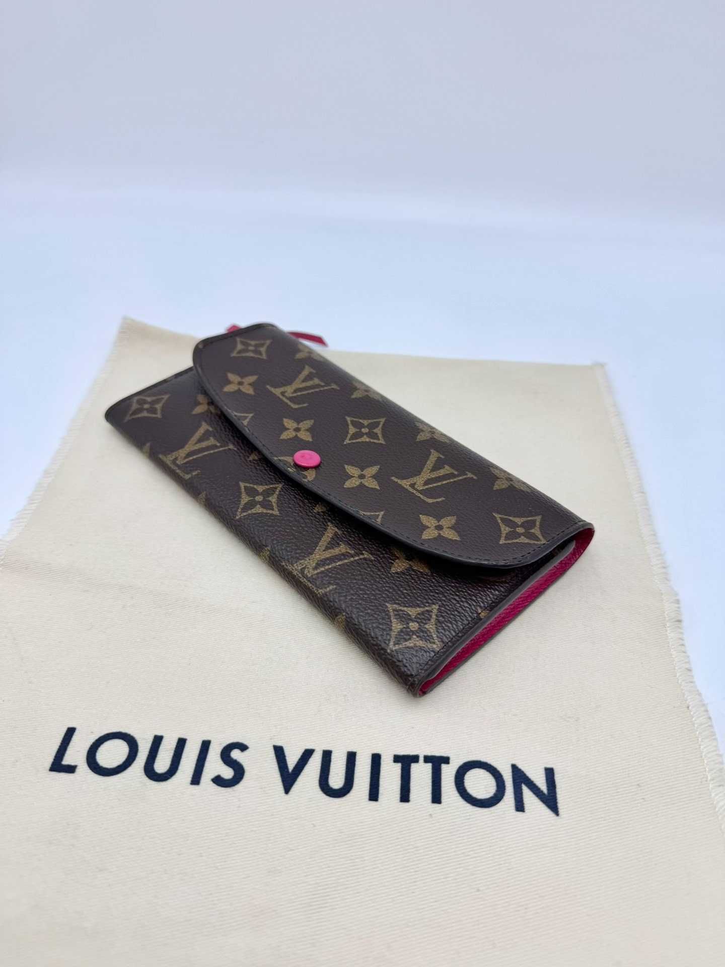 (Nowe) LV Portfel damski Louis Vuitton Emilie Monogram czerwona klamra