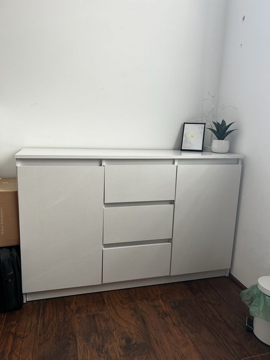 Nowoczesna biała komoda 120cm – 3 szuflady + półki