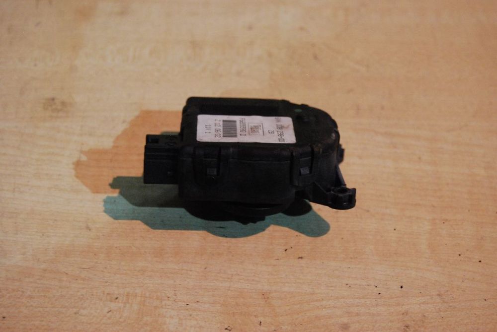 SILNICZEK NAGRZEWNICY 6NN008298-00 MEGANE II 1.9 DCI