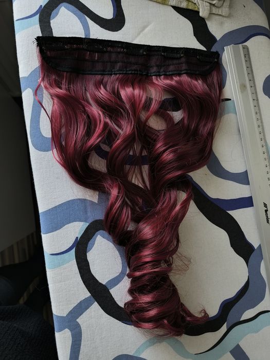 Sztuczne włosy treska dopinka bordowe 60cm