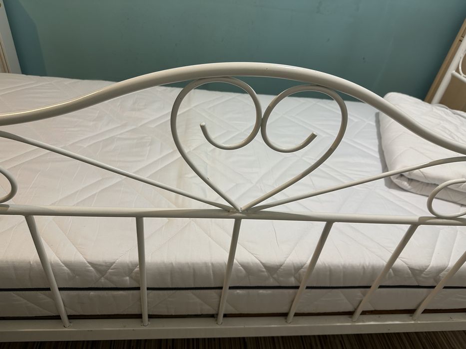 Łóżko metalowe o wymirach 90x200