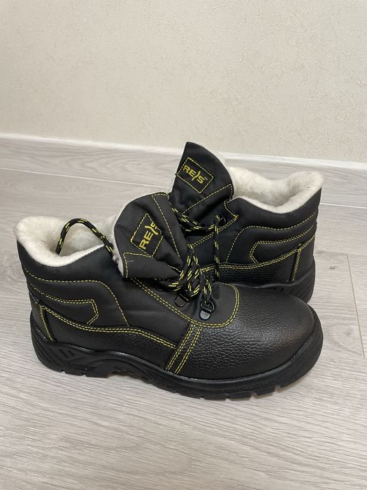 Продам зимові ботинки для роботи