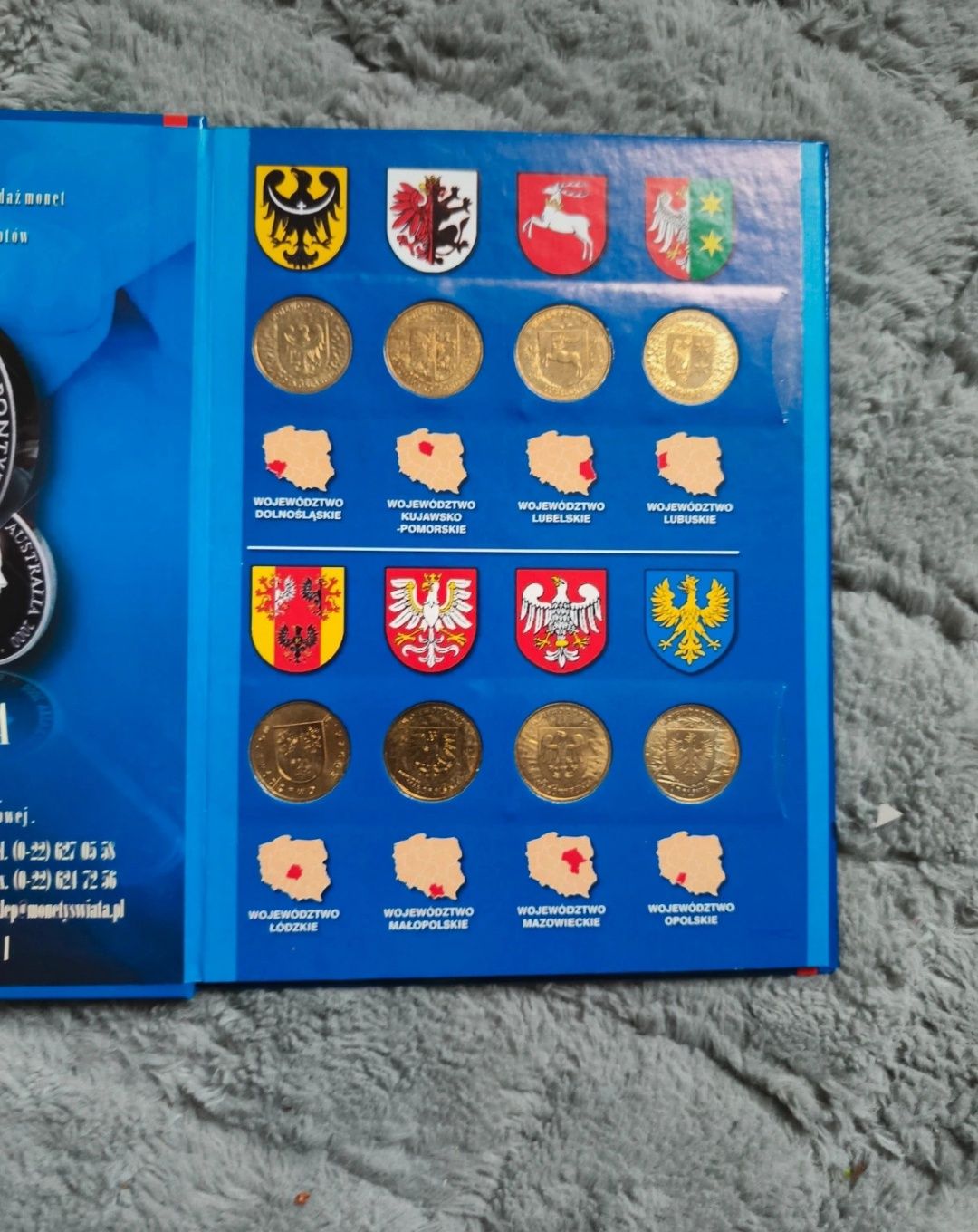 Klaser z monetami województwa