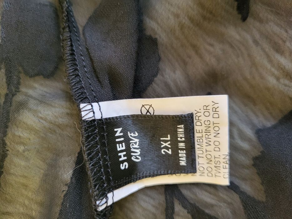 Нарядна блуза,MADE IN CHINA,розмір-52.Вишуканий фасон,б/у.Ціна-300 гр.