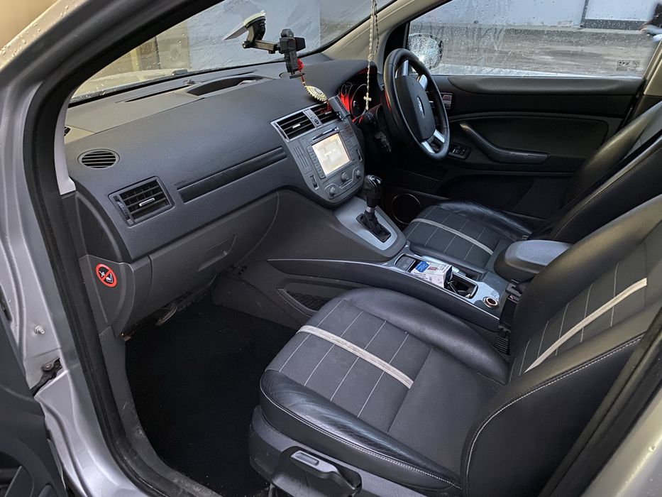 Ford Kuga не потребує вкладень все працює