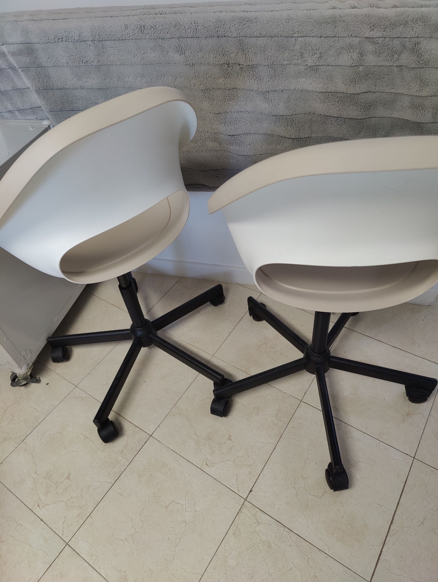 Cadeiras Ikea com rodas