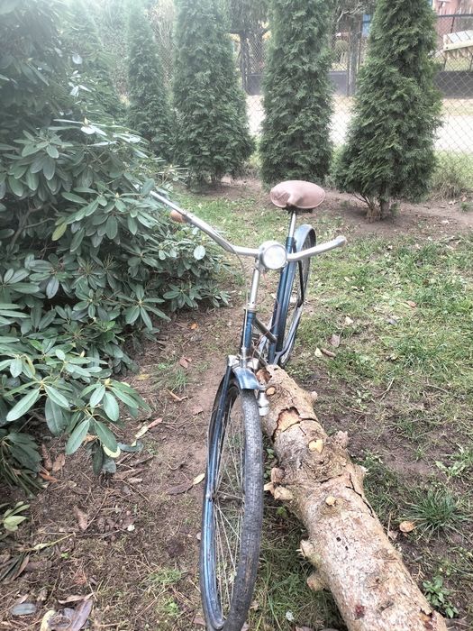 Rower stary bez powietrza