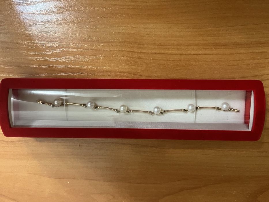 Золотий жiночий браслет з перлами