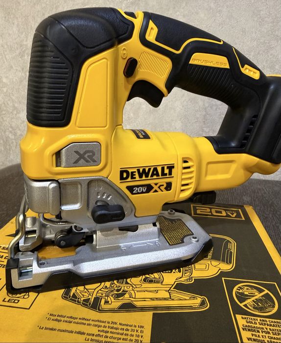 Dewalt DCS334 лобзік оригінал з США