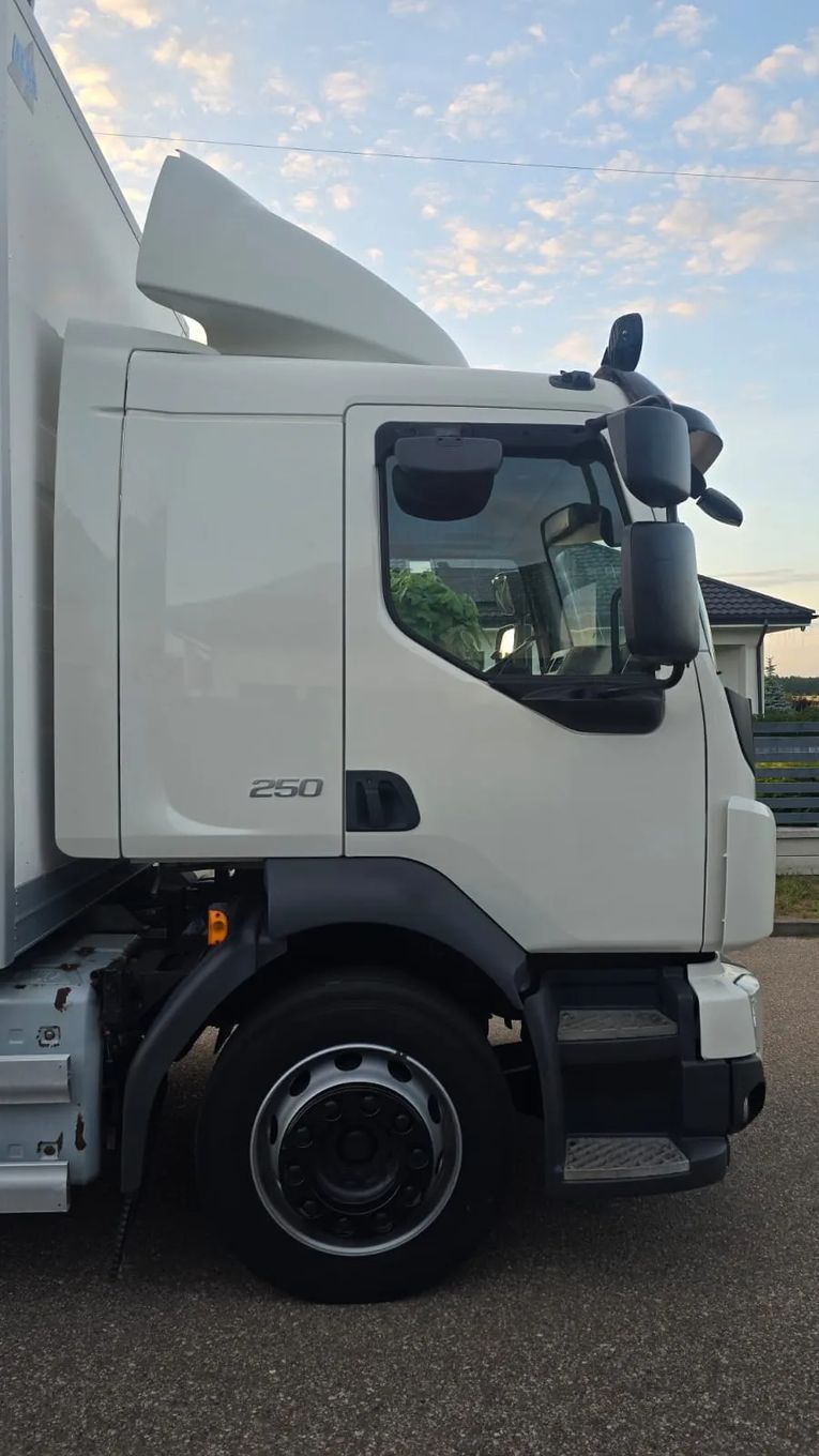 Volvo FL 250 Euro 6 kurierka otwierany bok 18ton DMC 8710kg ładowność świeży import!  zadbany super stan!