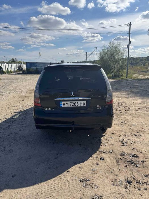 Продам Mitsubishi Grandis Дизель 2.0т 2005 рік чорний
