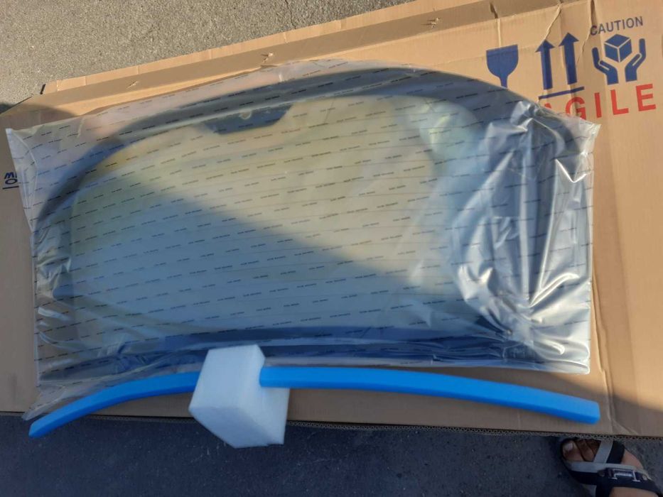 стекло багажника на Ssang Yong