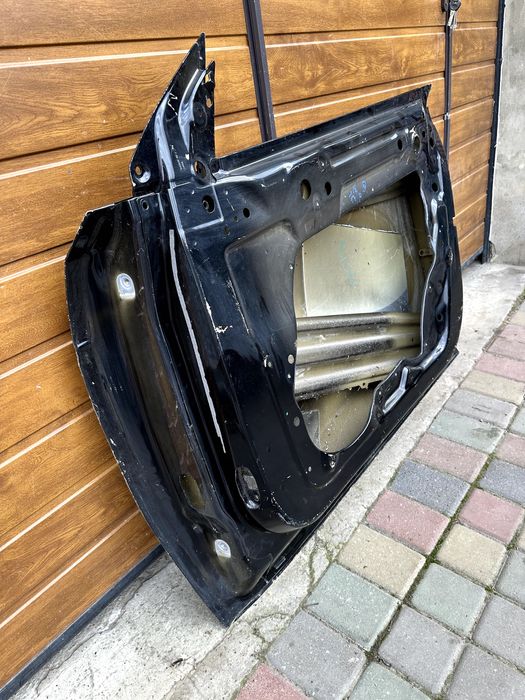 Двері передні праві Тесла моделі У Tesla Model Y 2020–2026