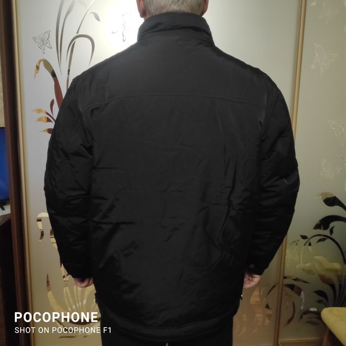 Куртка тепла зимня.