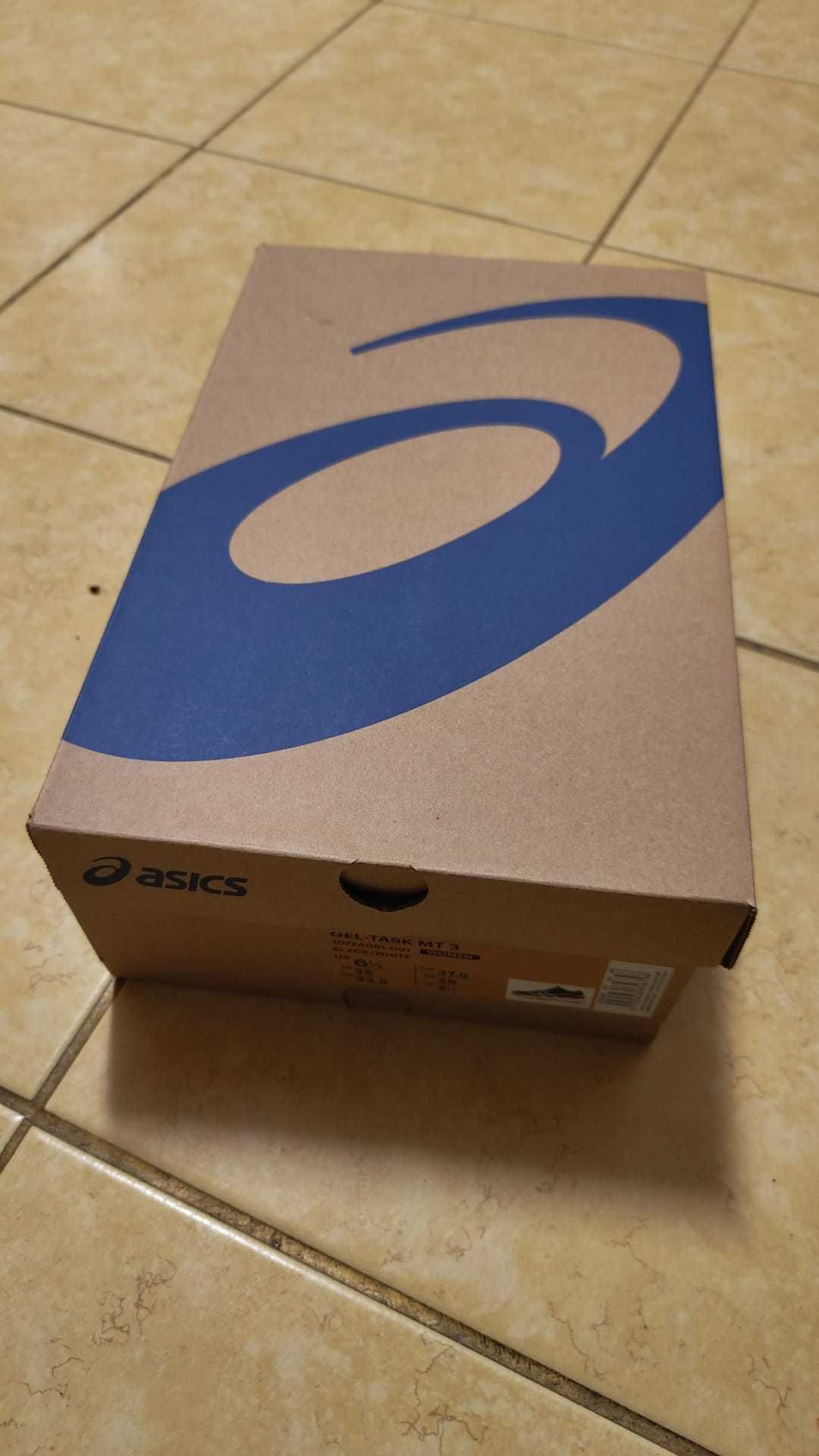 Sapatilhas asics igual a novas