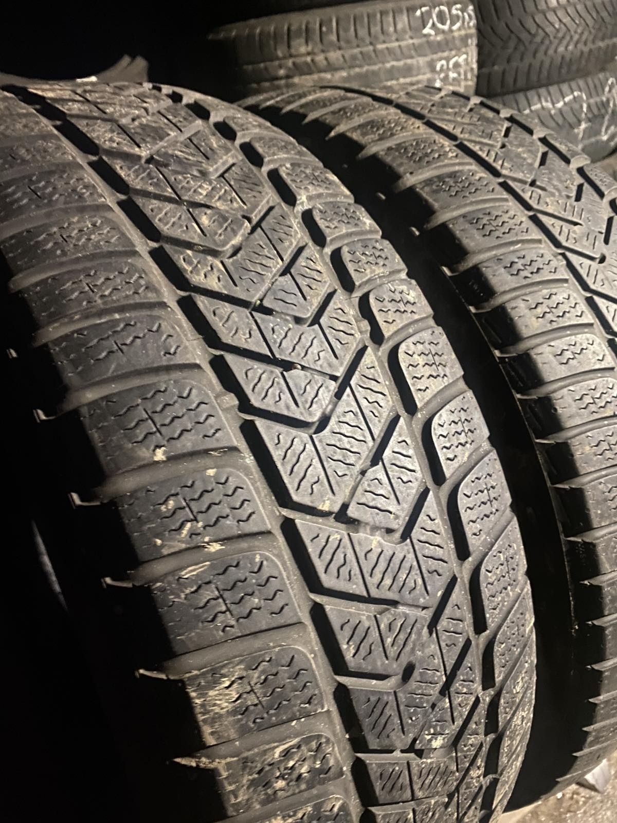 215.55.18 Pirelli 2шт зима БУ склад шины резина из Европы 55 R18 215