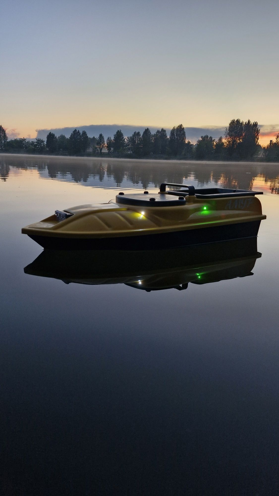 Прикормковий кораблик Shipmaster з GPS та глибиноміром