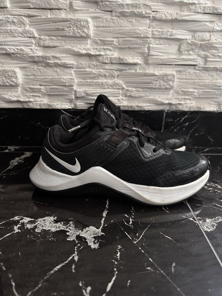 Кросівки nike підліткові 37,5