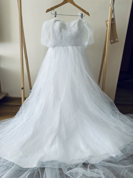Весільна сукня з шлейфом