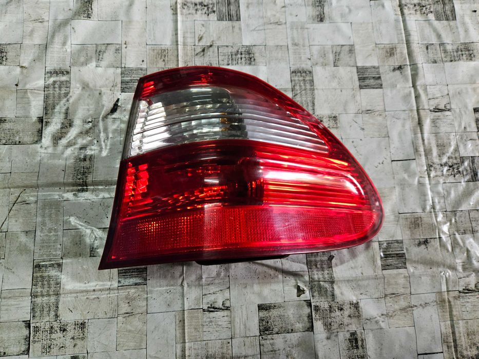 Mercedes w211 kombi lampa prawy tył prawa tylna żarówka