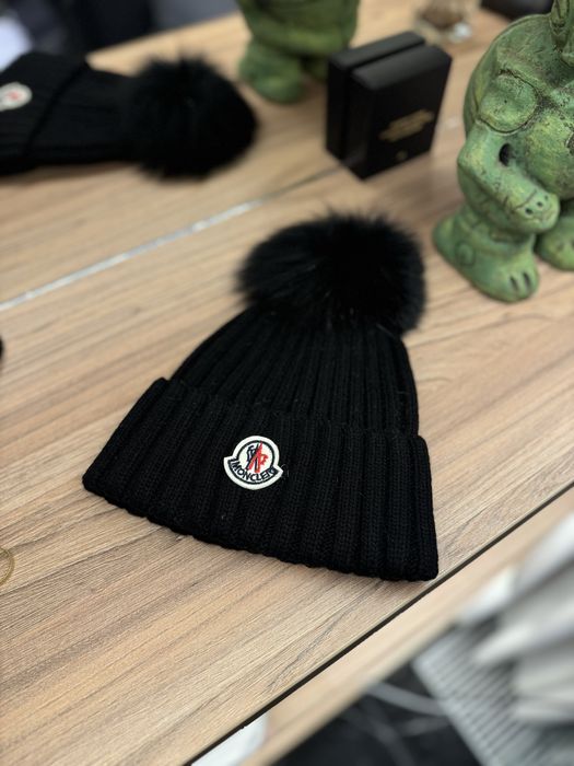 Шапка женская Монклер Moncler с натуральным бобоном