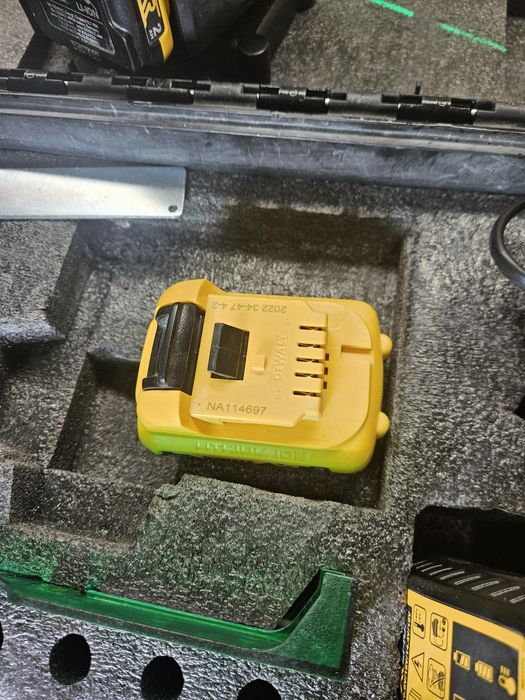 Dewalt DCE089G poziomica laserowa laser 360 stopni zielony