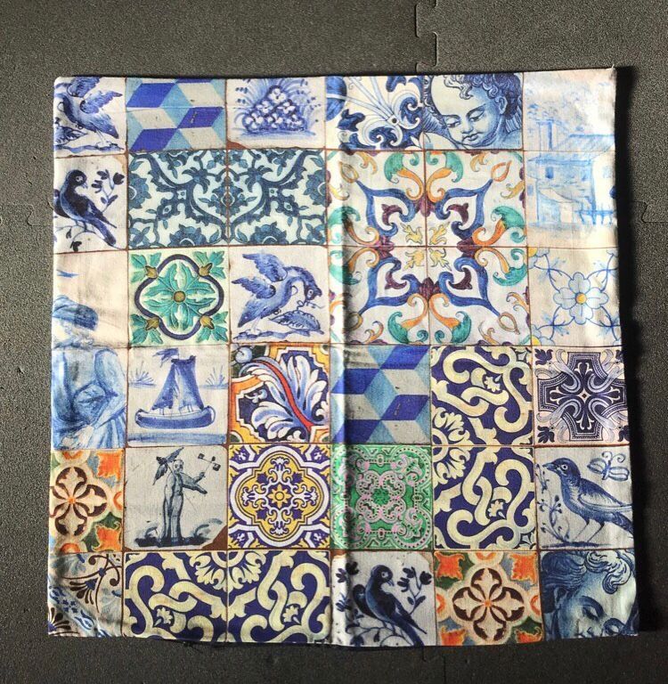 Almofadas com temas portugueses. Fado, azulejos, portas sardinhas