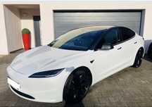 Aluguer semanal Tesla Model 3 - 2024