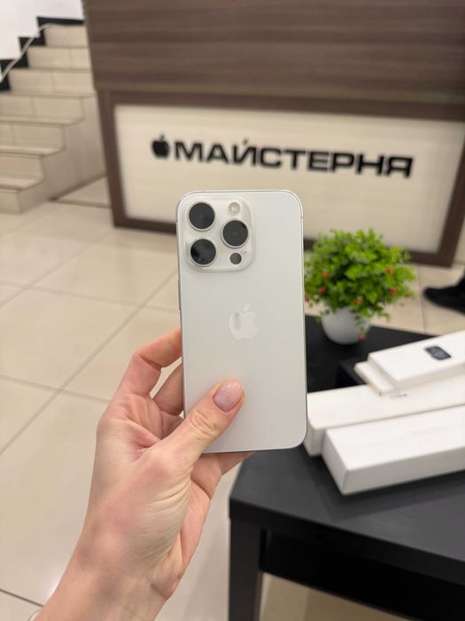 iPhone 15 Pro 256 GB White Titanium акумулятор 98% Гарантія Кредит