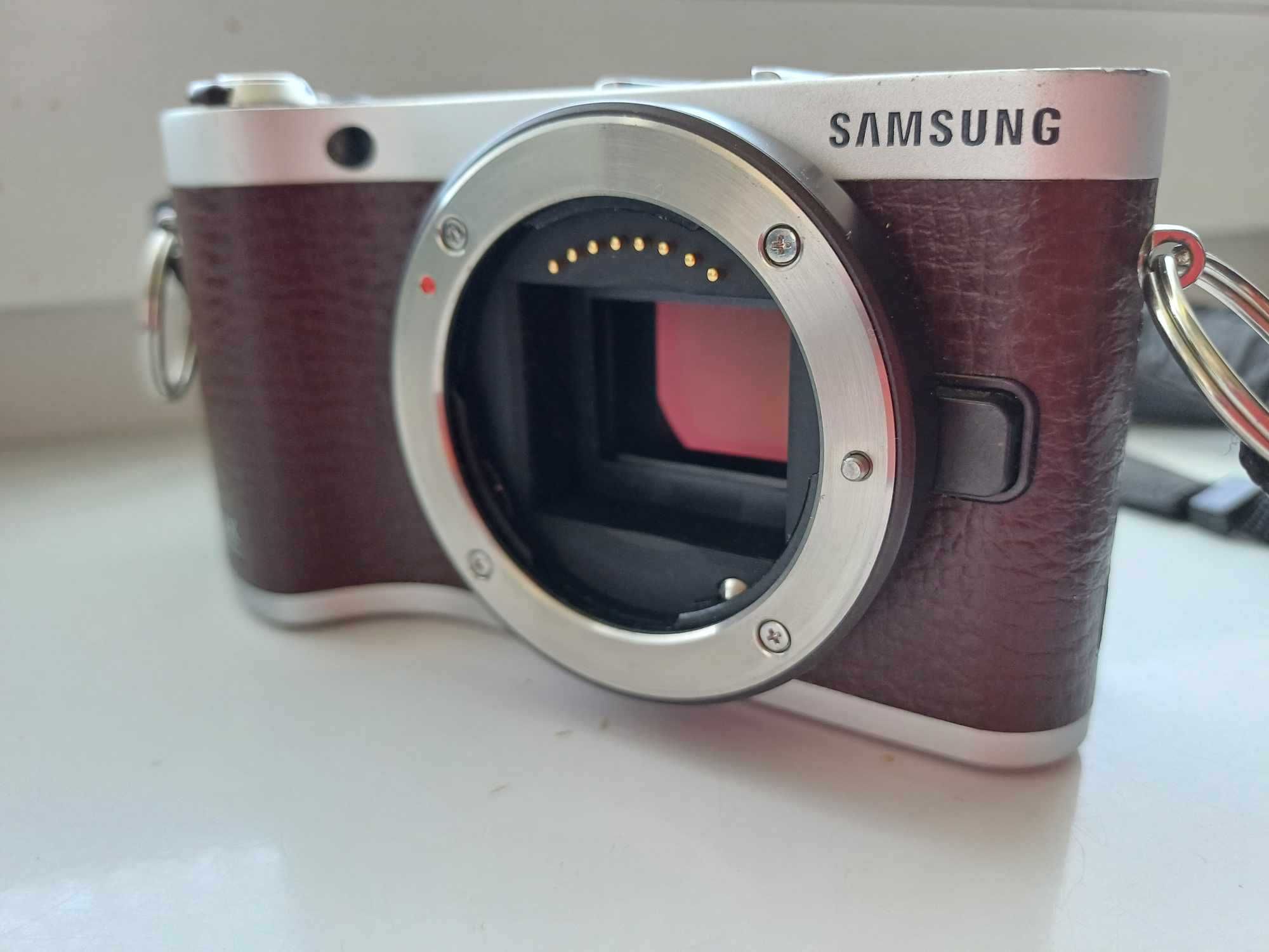 Zaawansowany aparat bezlusterkowy Samsung NX300 brązowy zestaw foto