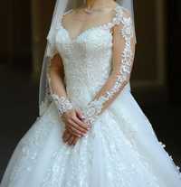 Роскошное свадебное платье Pollardi со шлейфом для изящной невесты