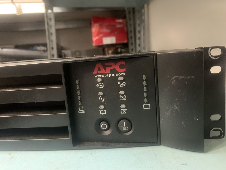 Безперебійник в сервер з синусоідою 3000ВА APC Smart-UPS 3000XLM