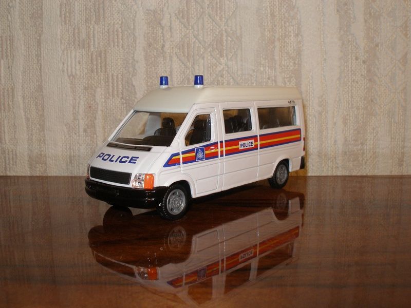 Volkswagen LT автомобиль спецслужб (Cararama, конверсия)