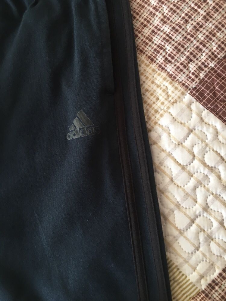 Спортивний костюм adidas оригінал. Розмір S. Батнік+футболка+штани.