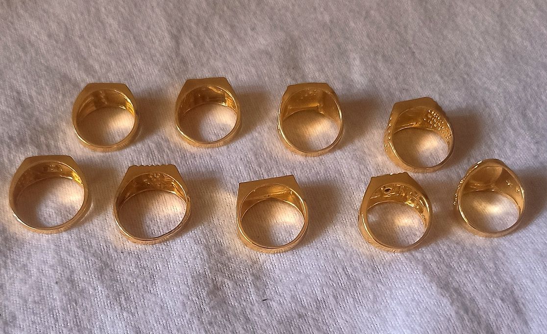 Anéis x9 Dourado Plástico