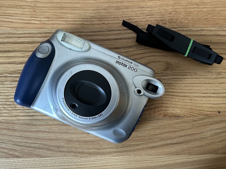 Aparat analogowy natychmiastowy Fujifilm instax Wide 200