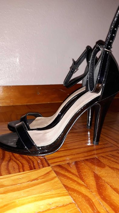 Sandálias de salto alto - tamanho 37